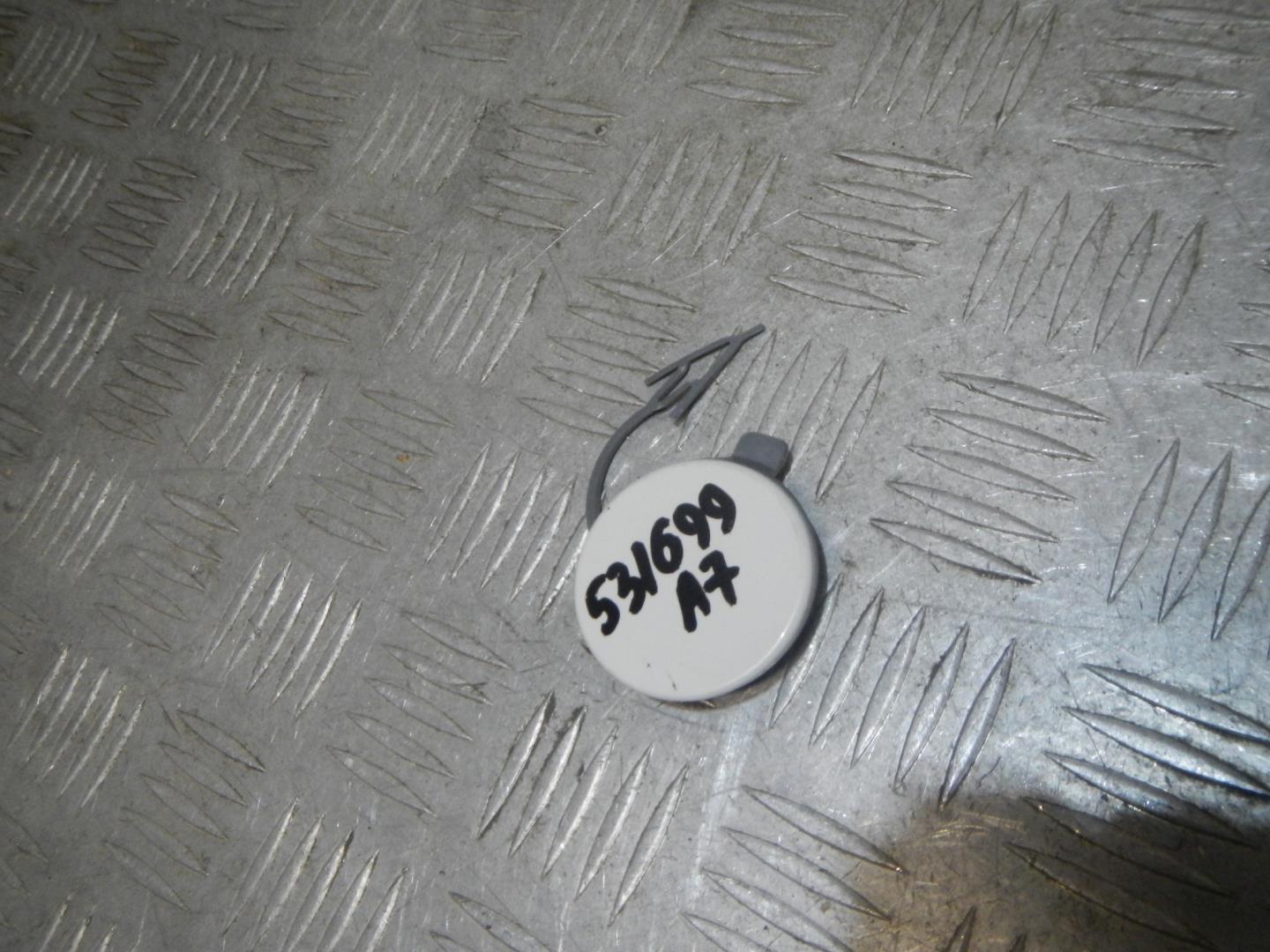 Заглушка буксировочного крюка