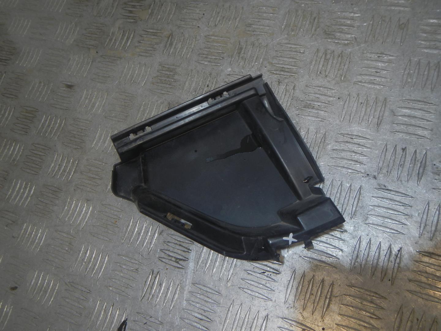 Воздуховод радиатора правый