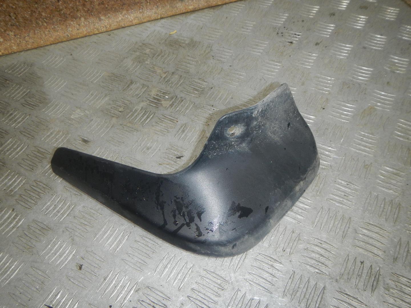 Брызговик задний левый