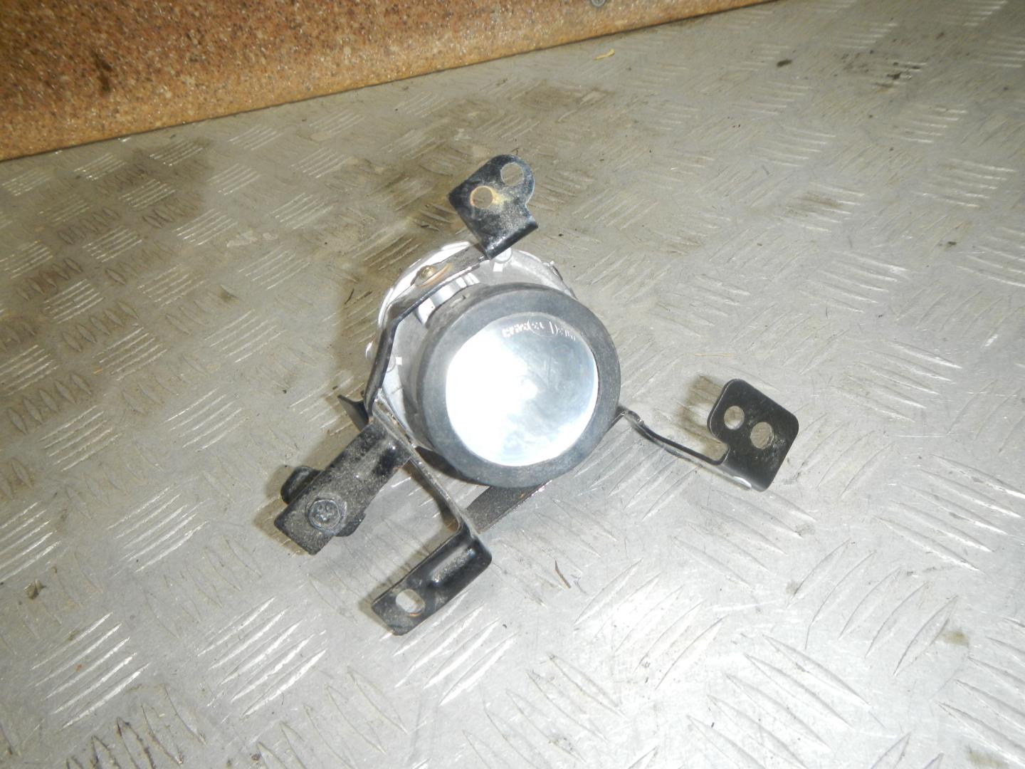 Фара противотуманная левая