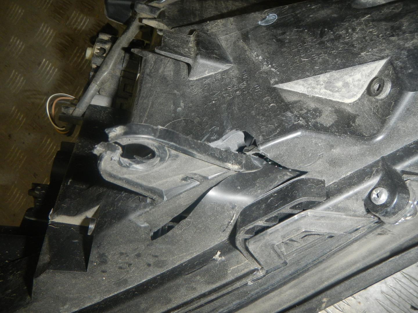 Фара правая