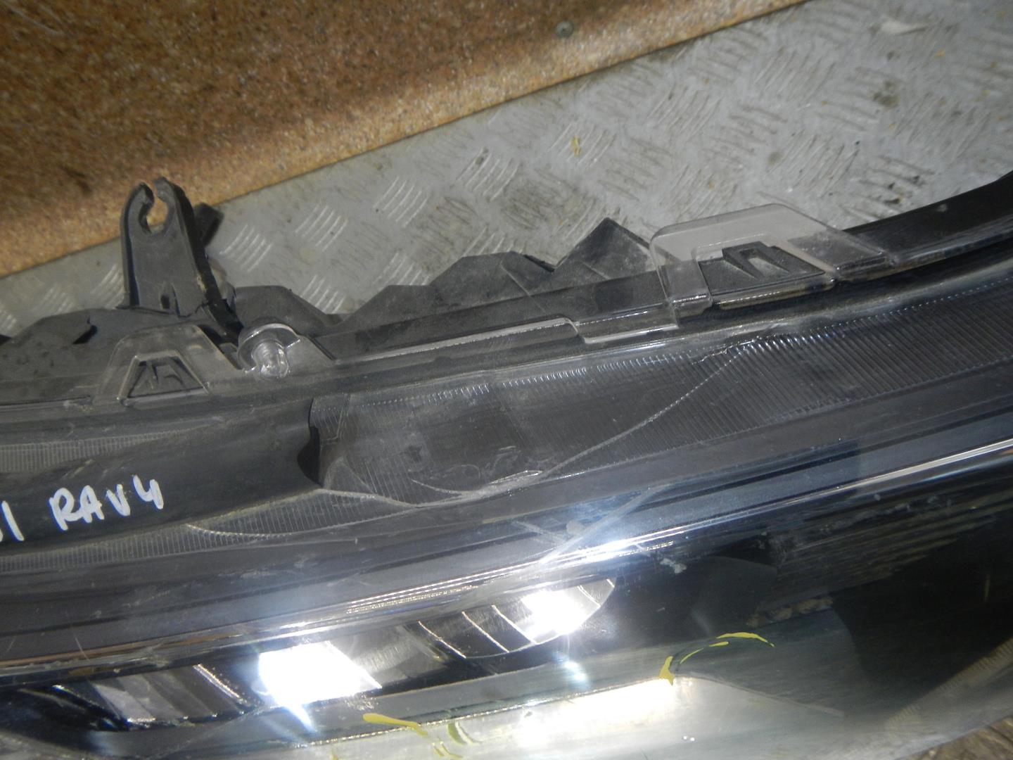 Фара правая