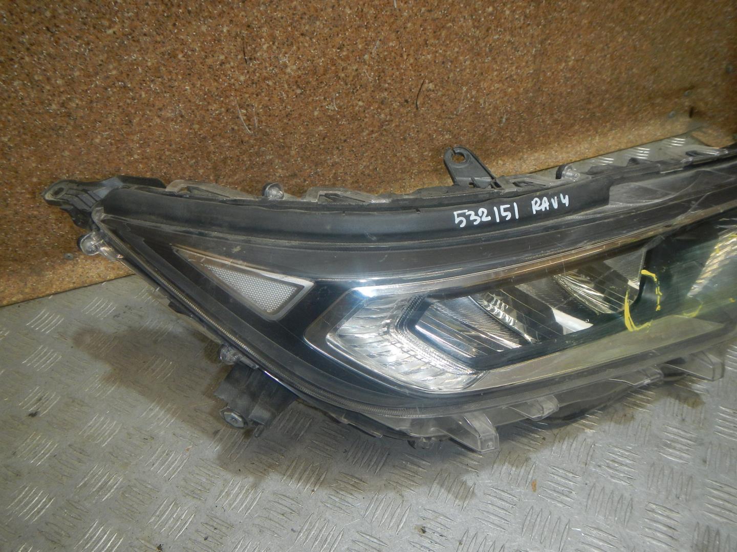 Фара правая