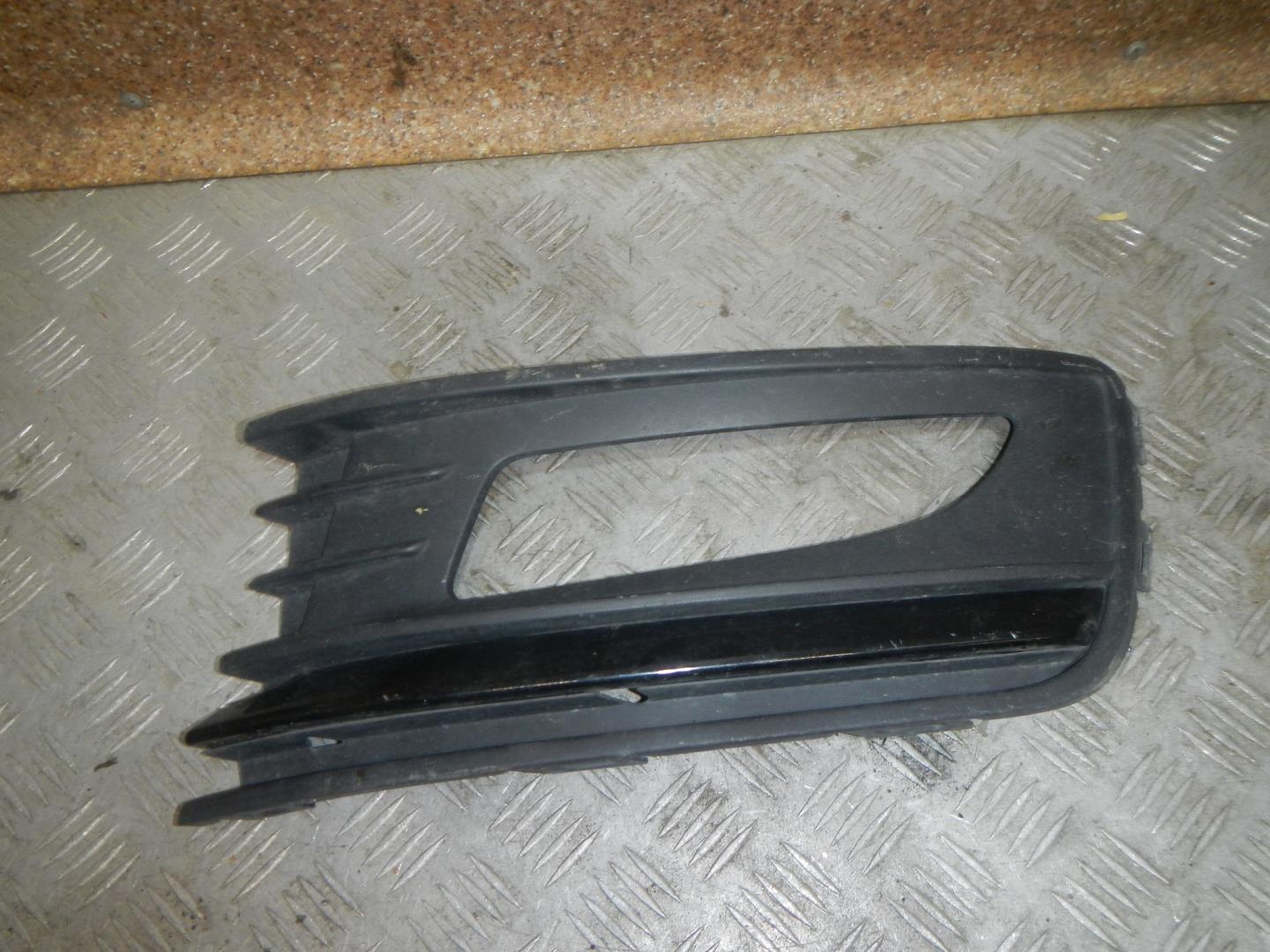 Решетка в бампер левая