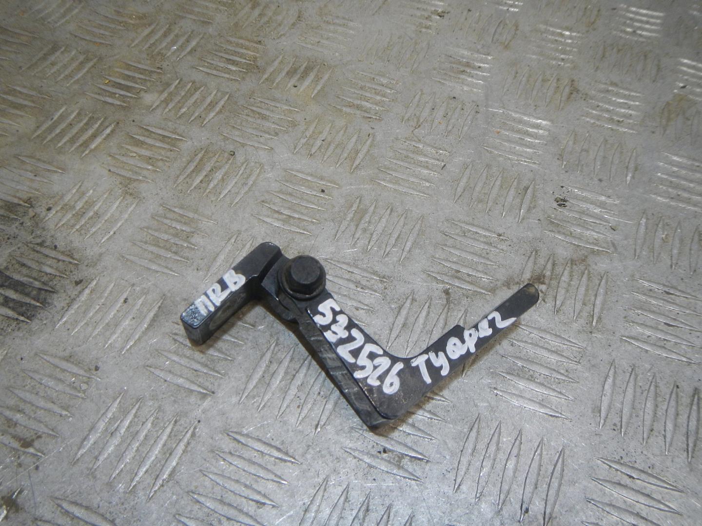 Петля двери передней правой верхняя