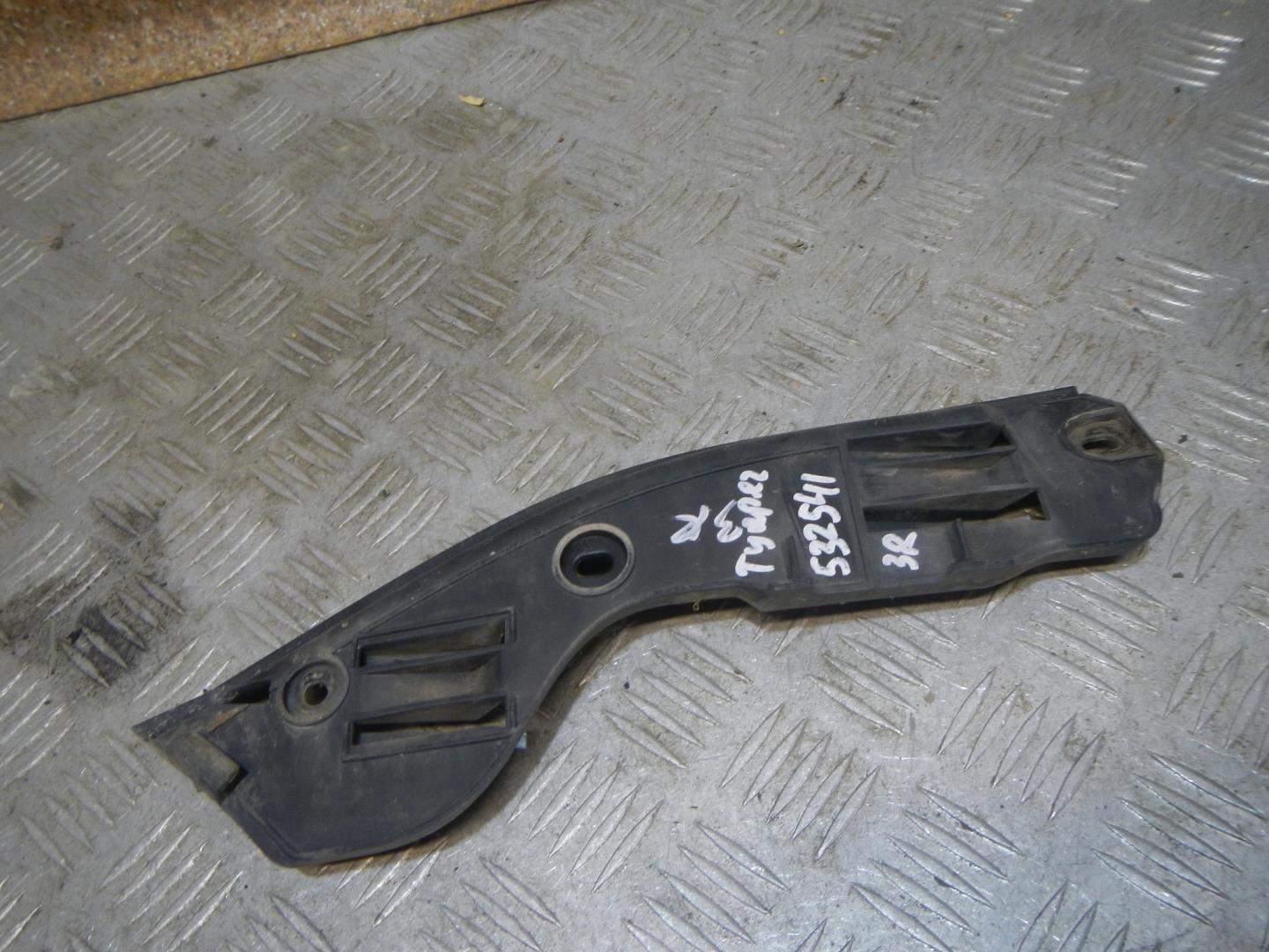 Кронштейн заднего бампера правый