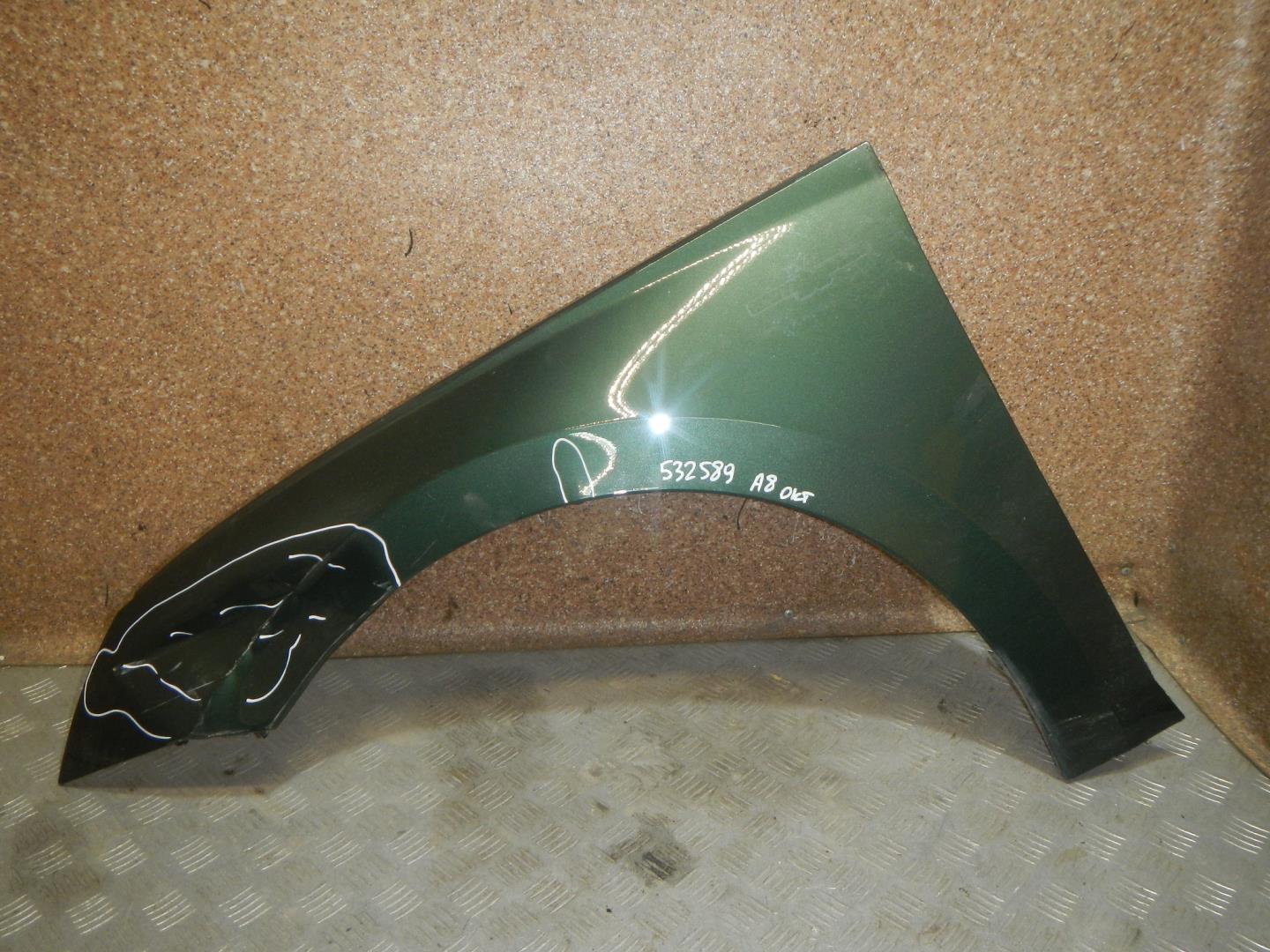 Крыло переднее левое