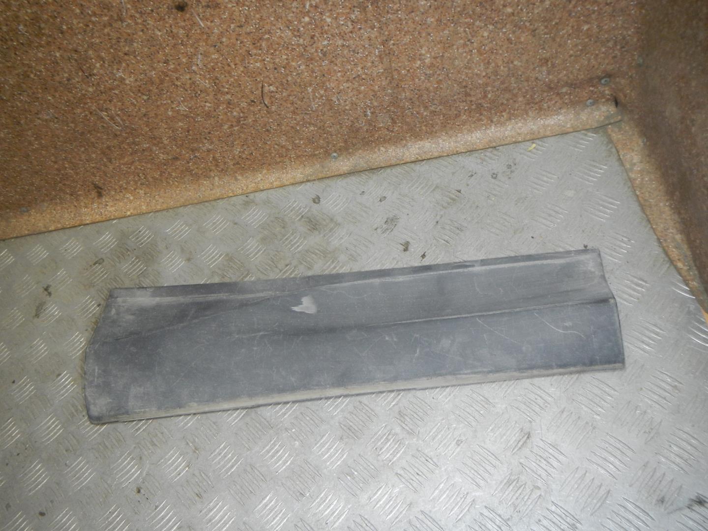 Молдинг задней правой двери