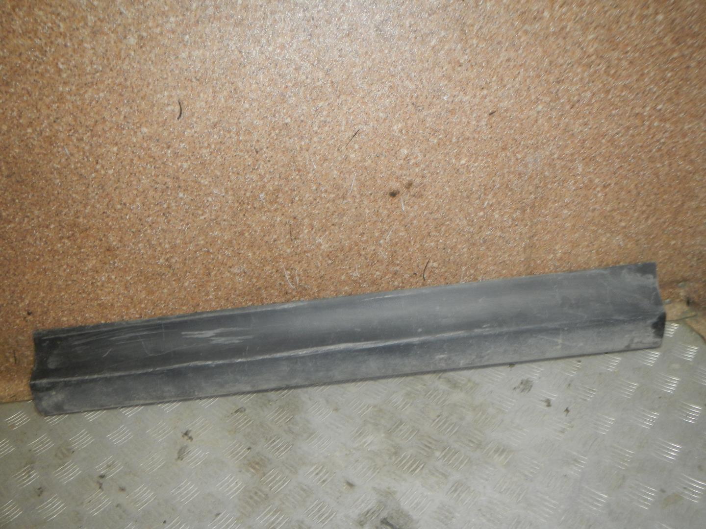 Молдинг передней правой двери