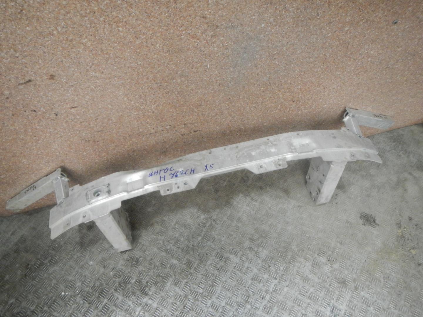 Усилитель переднего бампера