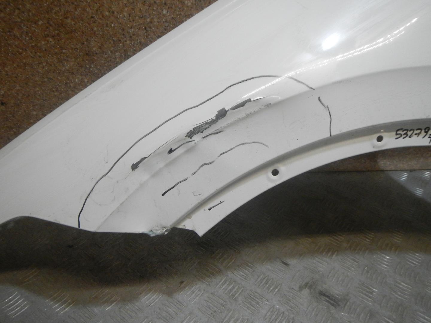 Крыло переднее левое