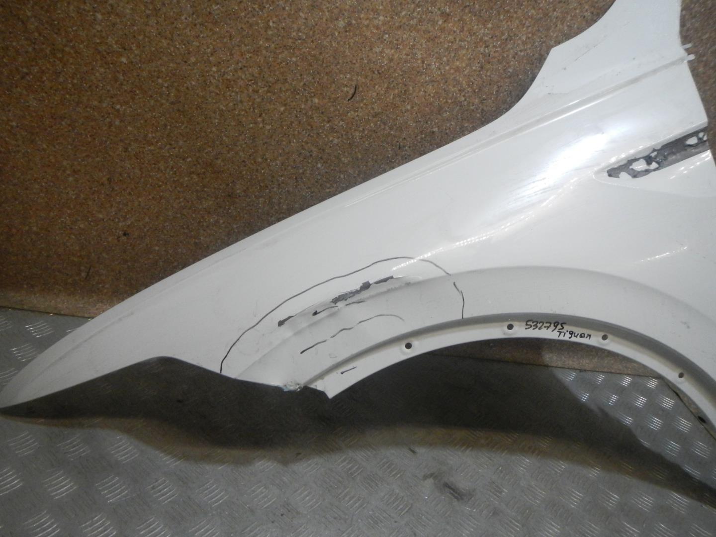 Крыло переднее левое