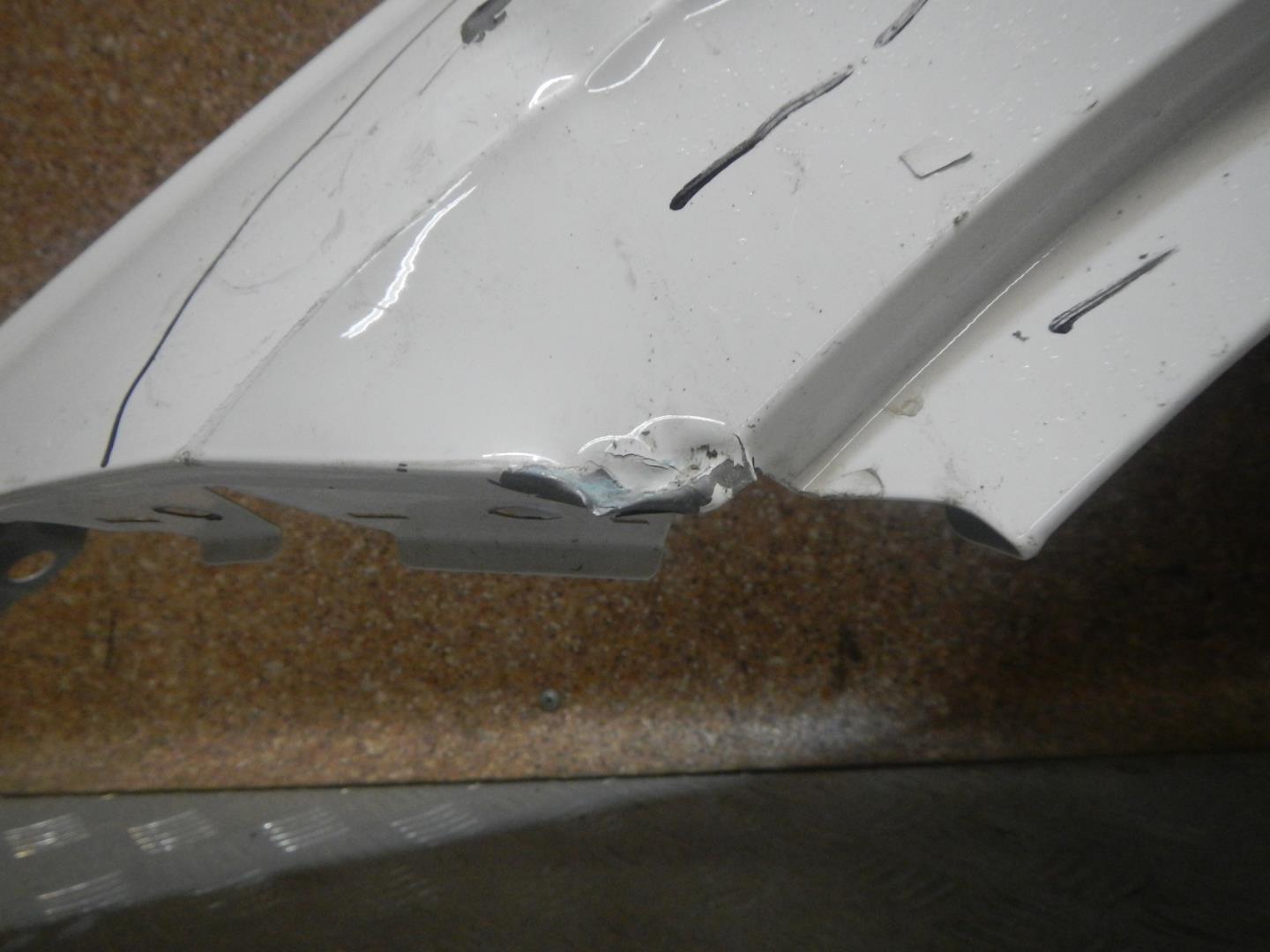 Крыло переднее левое