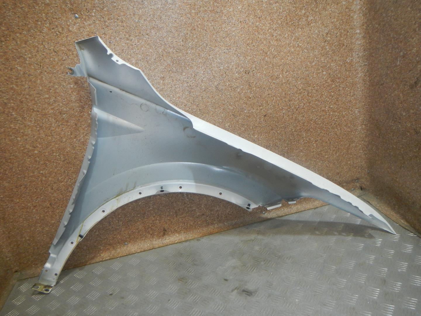 Крыло переднее левое