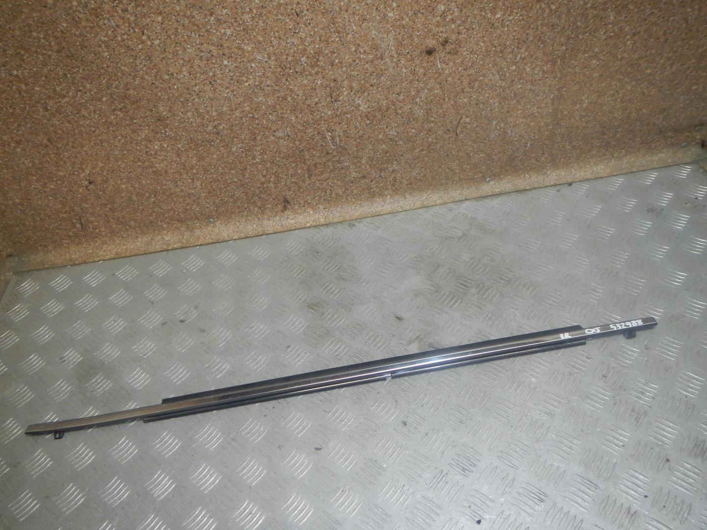 Накладка стекла заднего правого