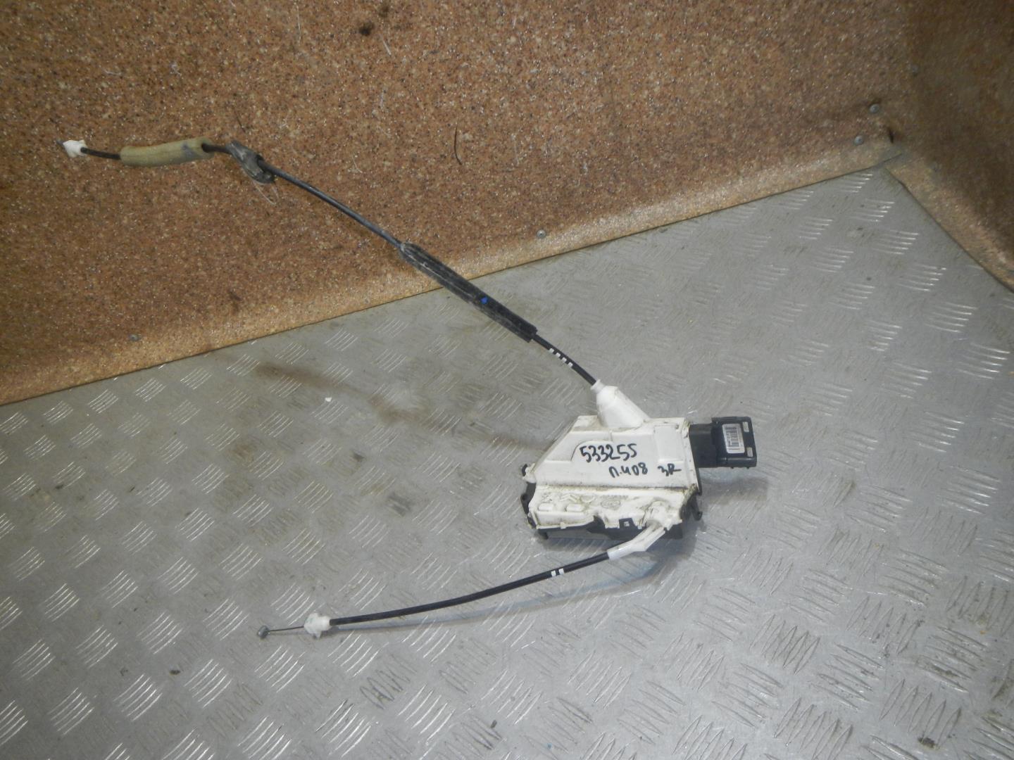 Замок двери задней правой