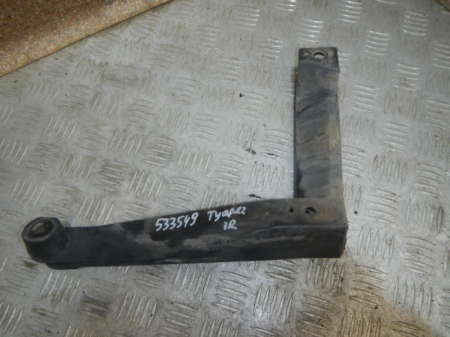 Кронштейн заднего бампера правый