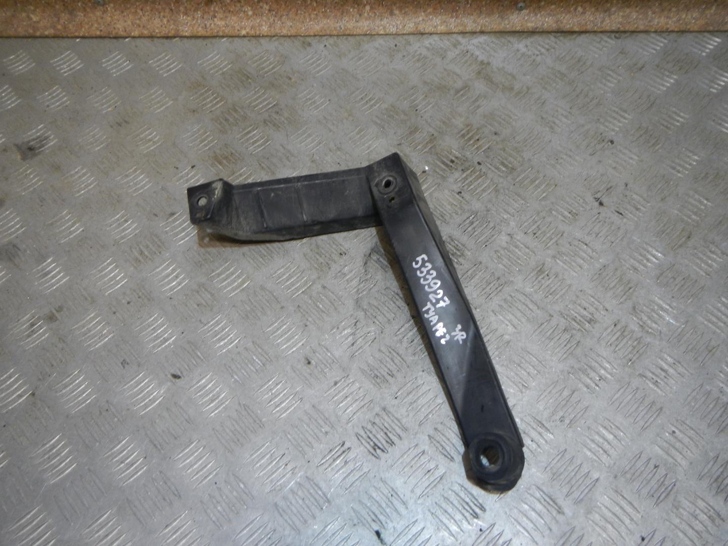 Кронштейн заднего бампера правый