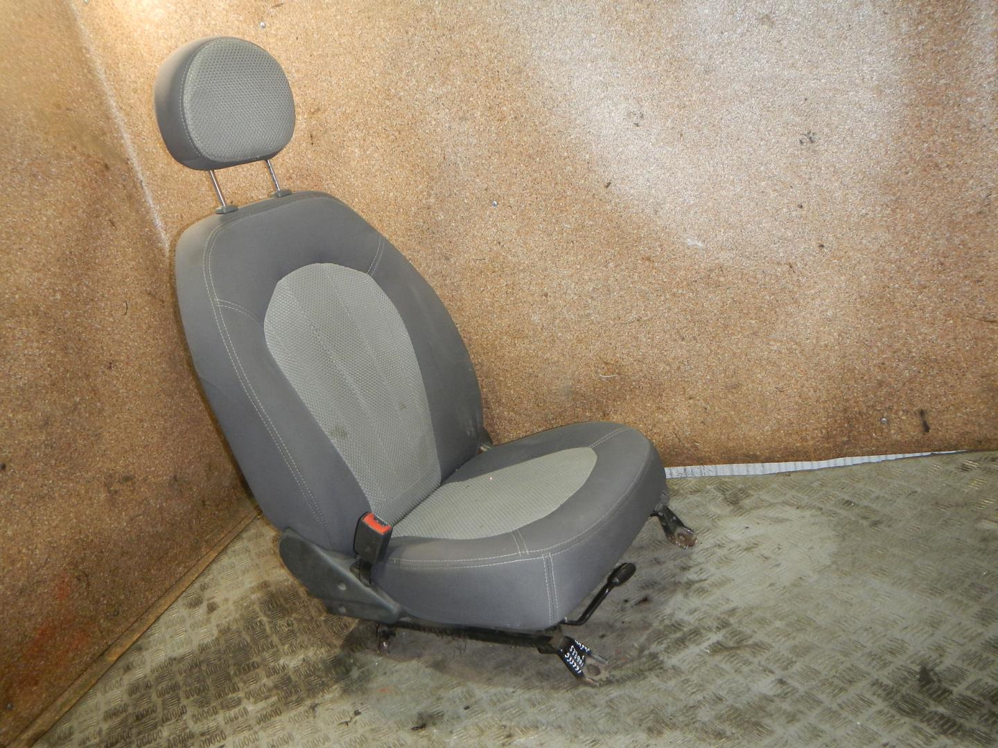 Сиденье переднее левое