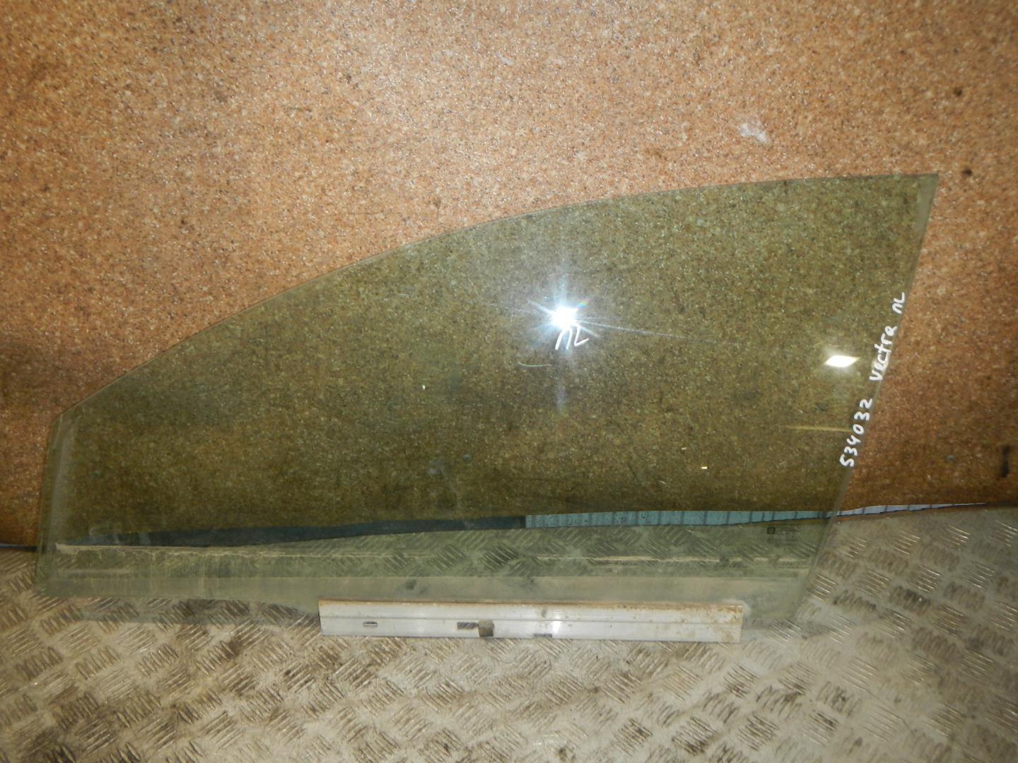 Стекло двери передней левой