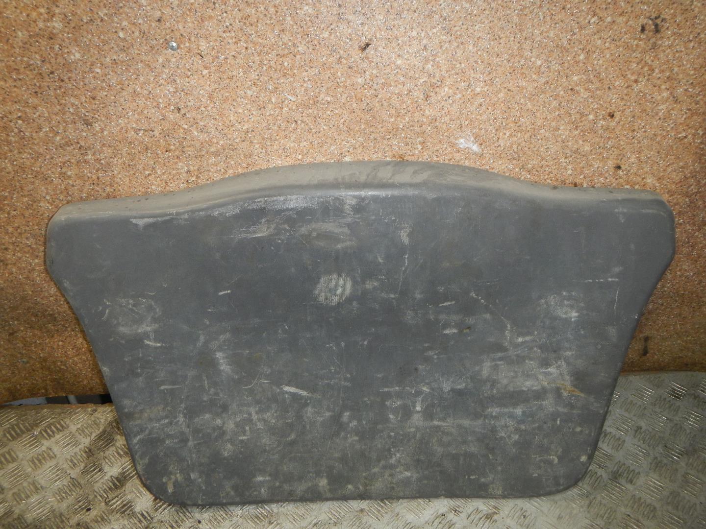 Обшивка двери багажника