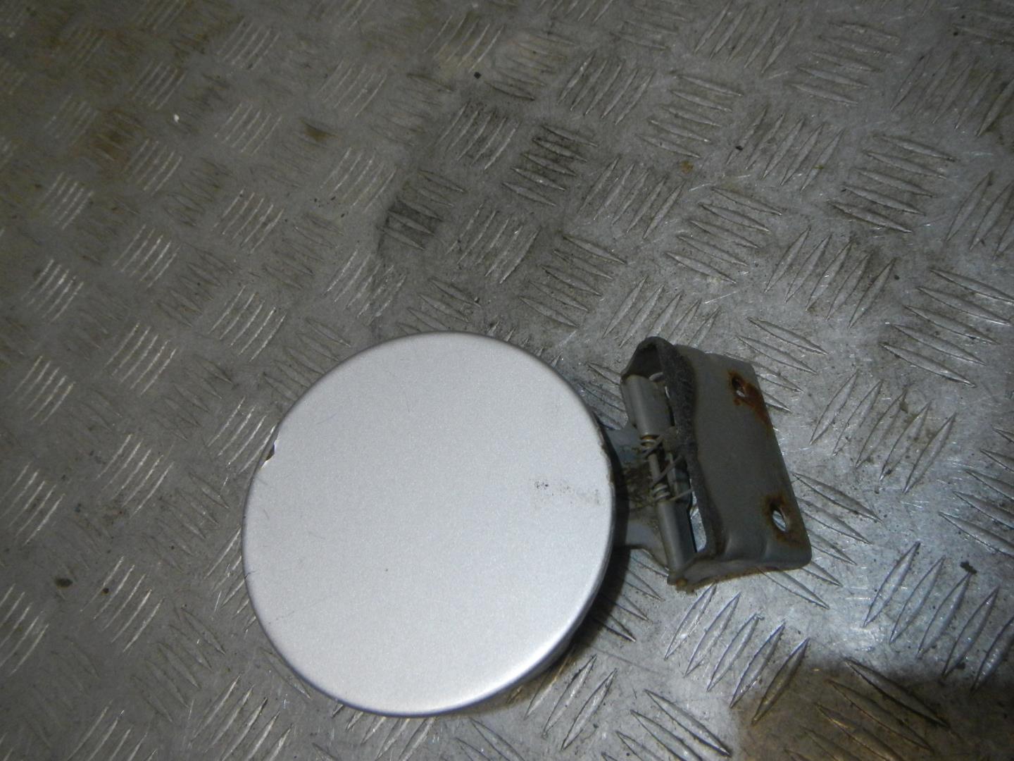 Лючок бензобака