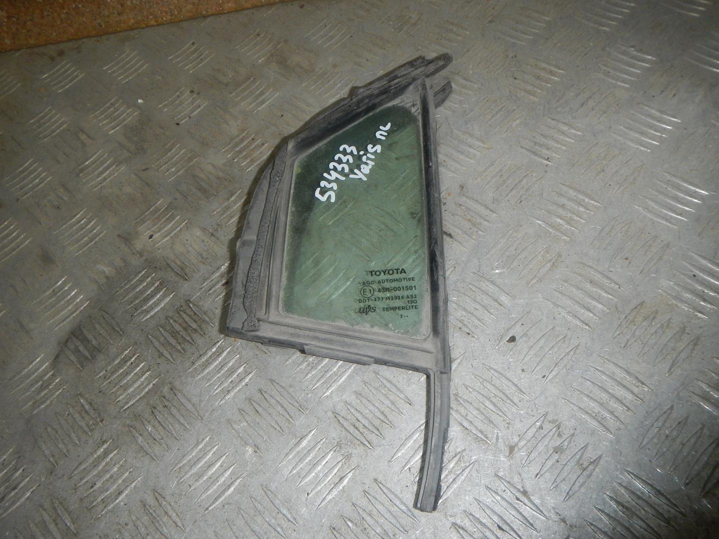 Стекло двери передней левой (форточка)