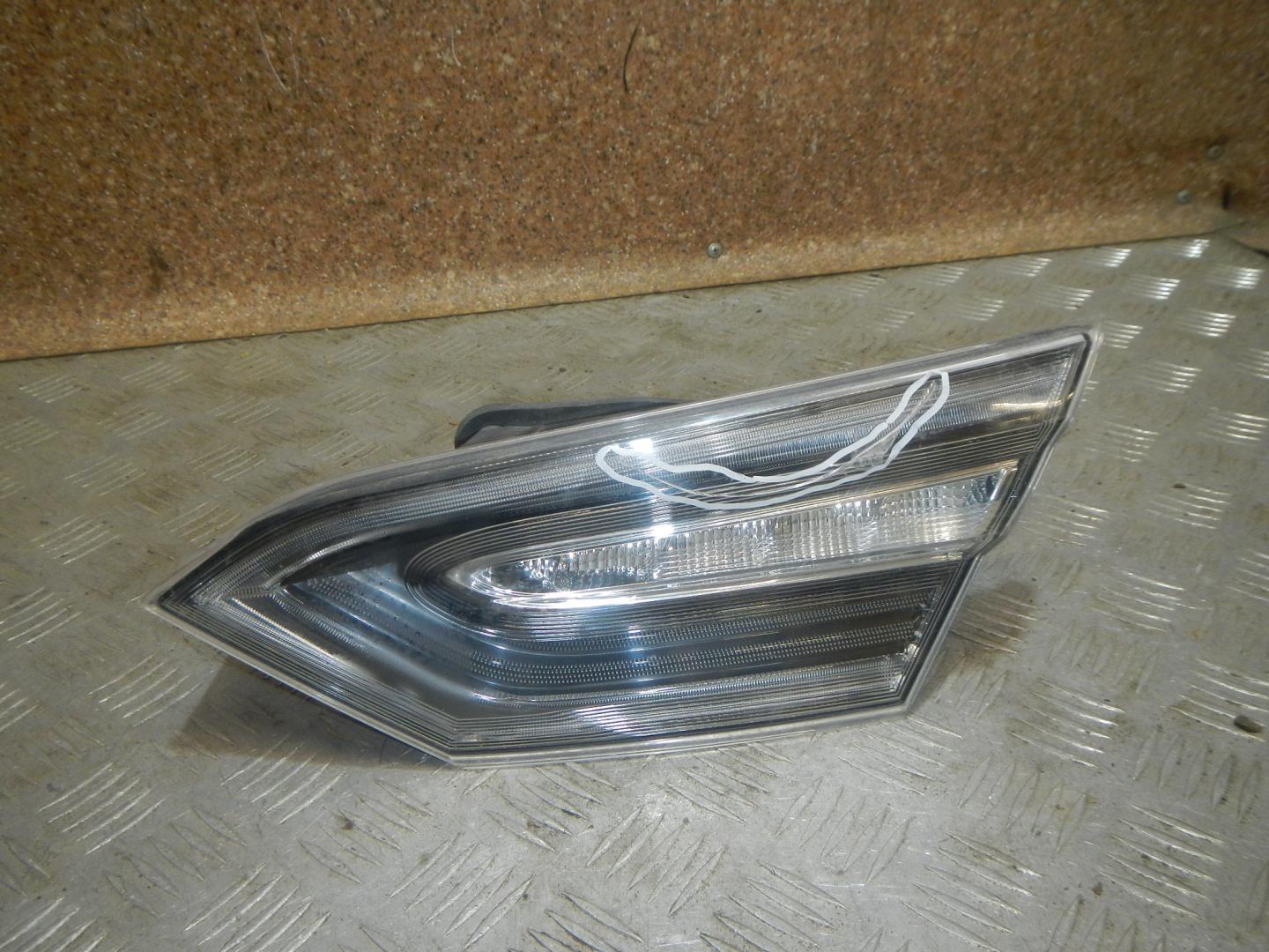 Фонарь задний внутренний правый