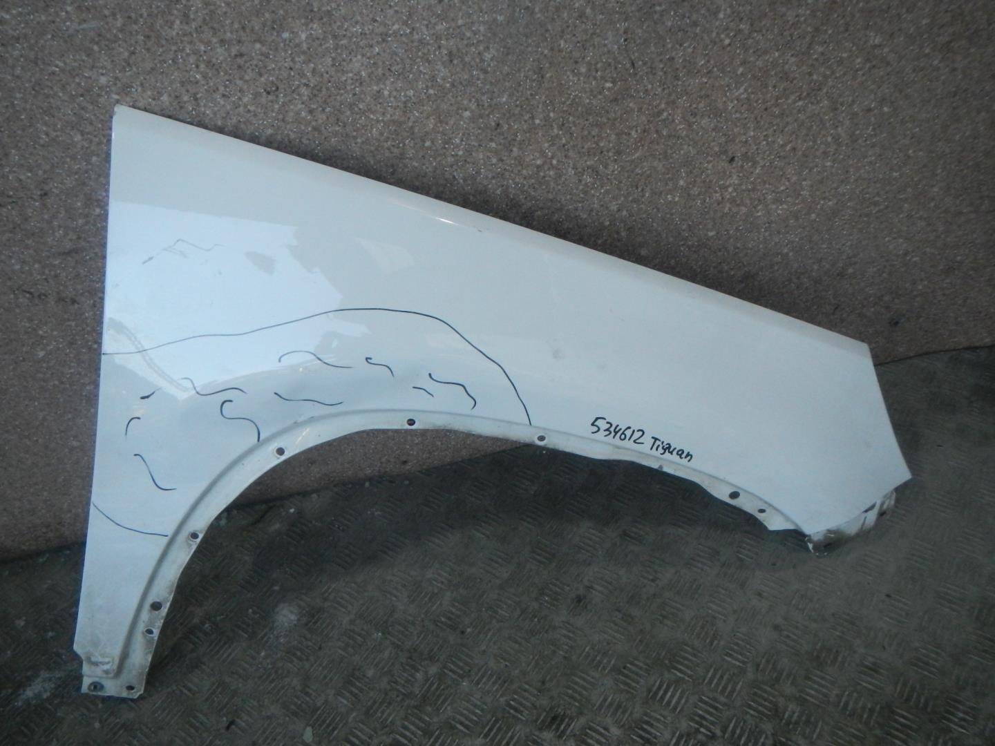 Крыло переднее правое