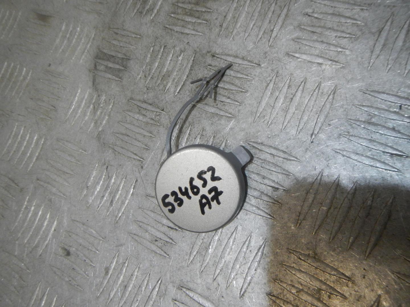 Заглушка буксировочного крюка