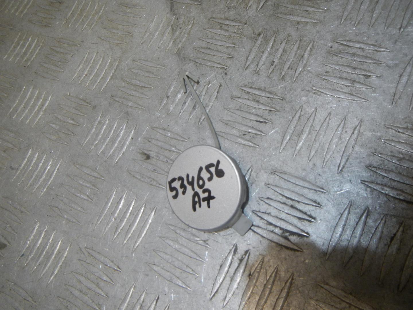 Заглушка буксировочного крюка