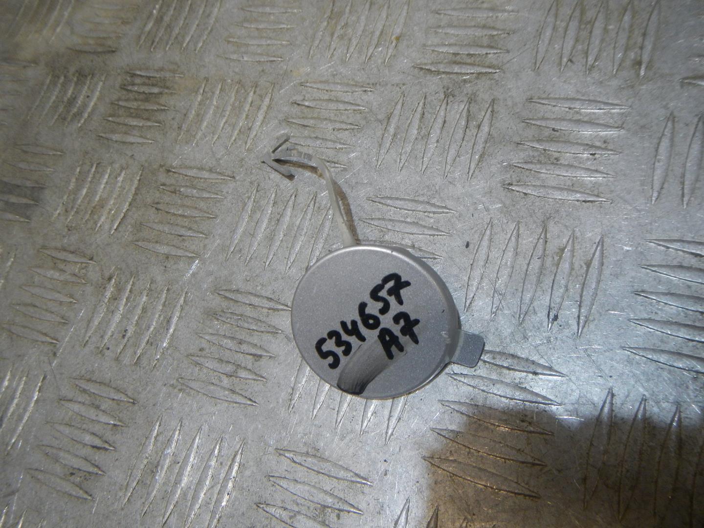 Заглушка буксировочного крюка