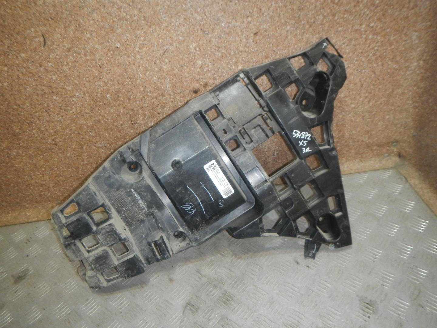 Кронштейн заднего бампера правый