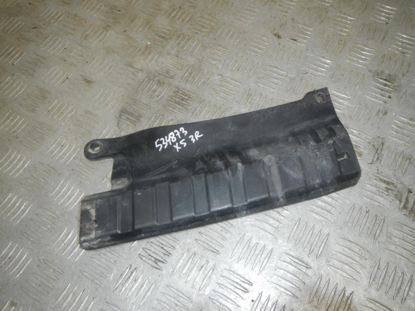 Кронштейн заднего бампера правый