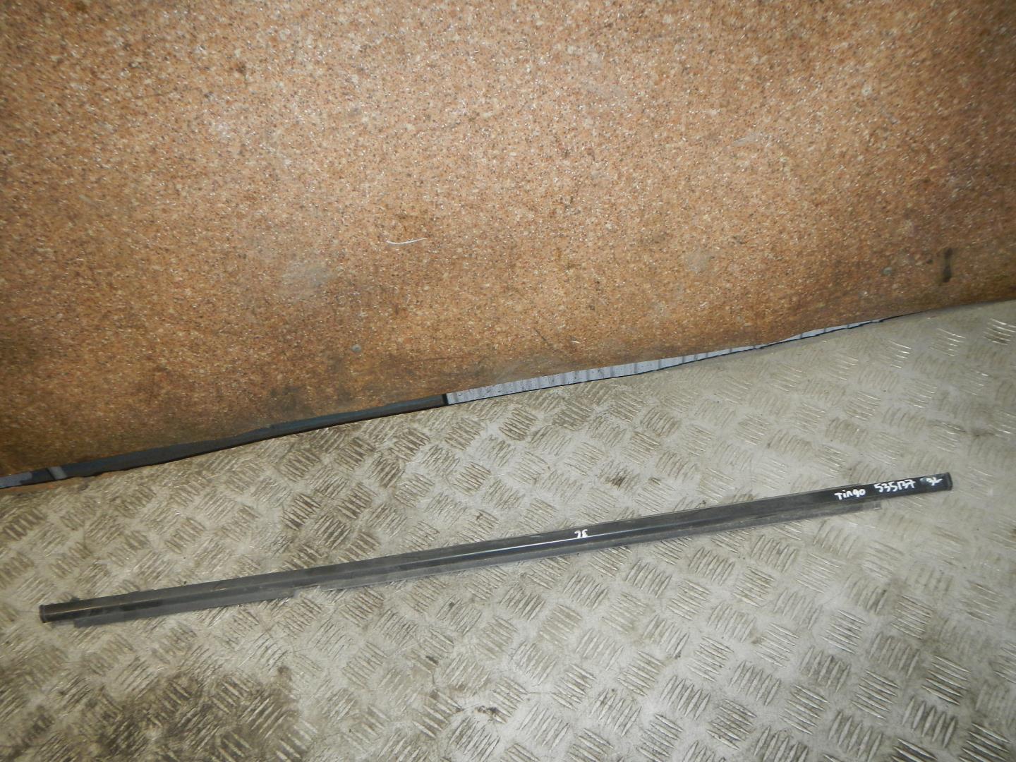 Накладка стекла заднего левого