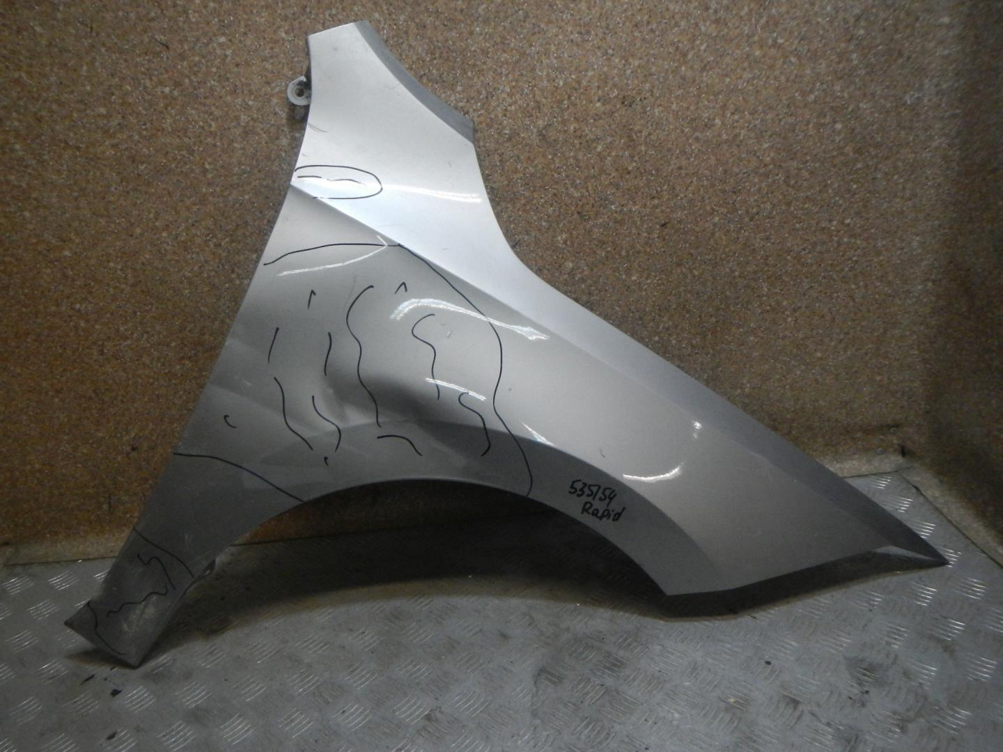 Крыло переднее правое