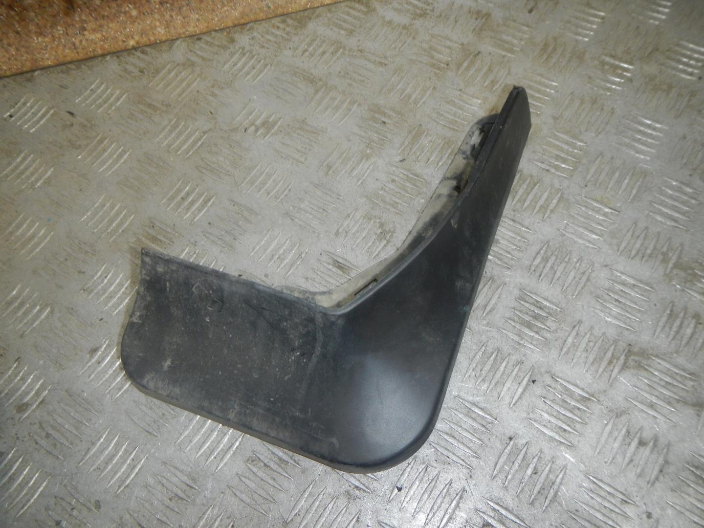 Брызговик задний правый