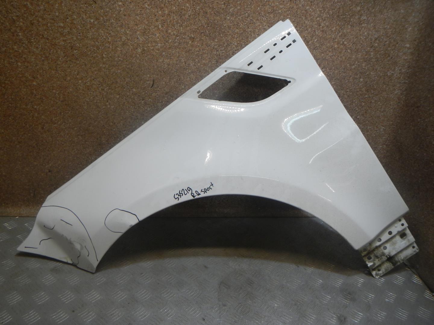 Крыло переднее левое