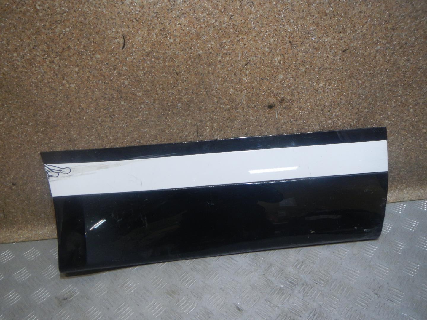 Молдинг задней правой двери