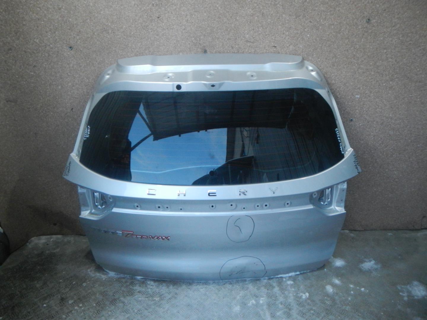 Дверь багажника