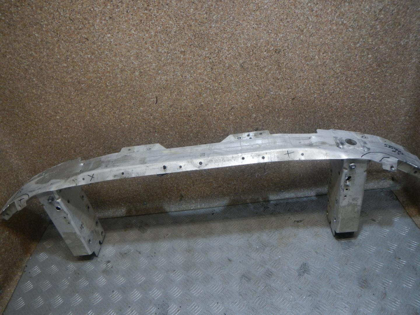 Усилитель переднего бампера