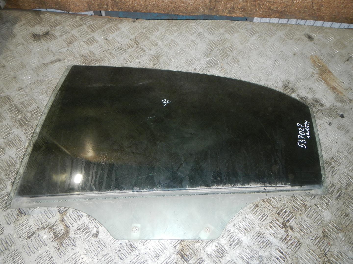 Стекло двери задней левой