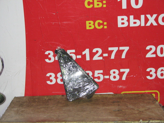 Стекло двери задней левой (форточка)