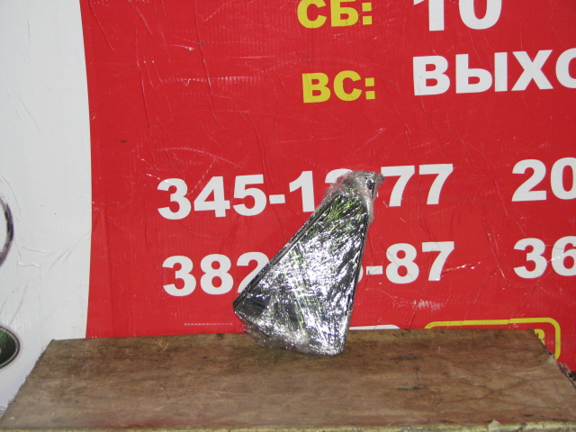 Стекло двери задней правой (форточка)