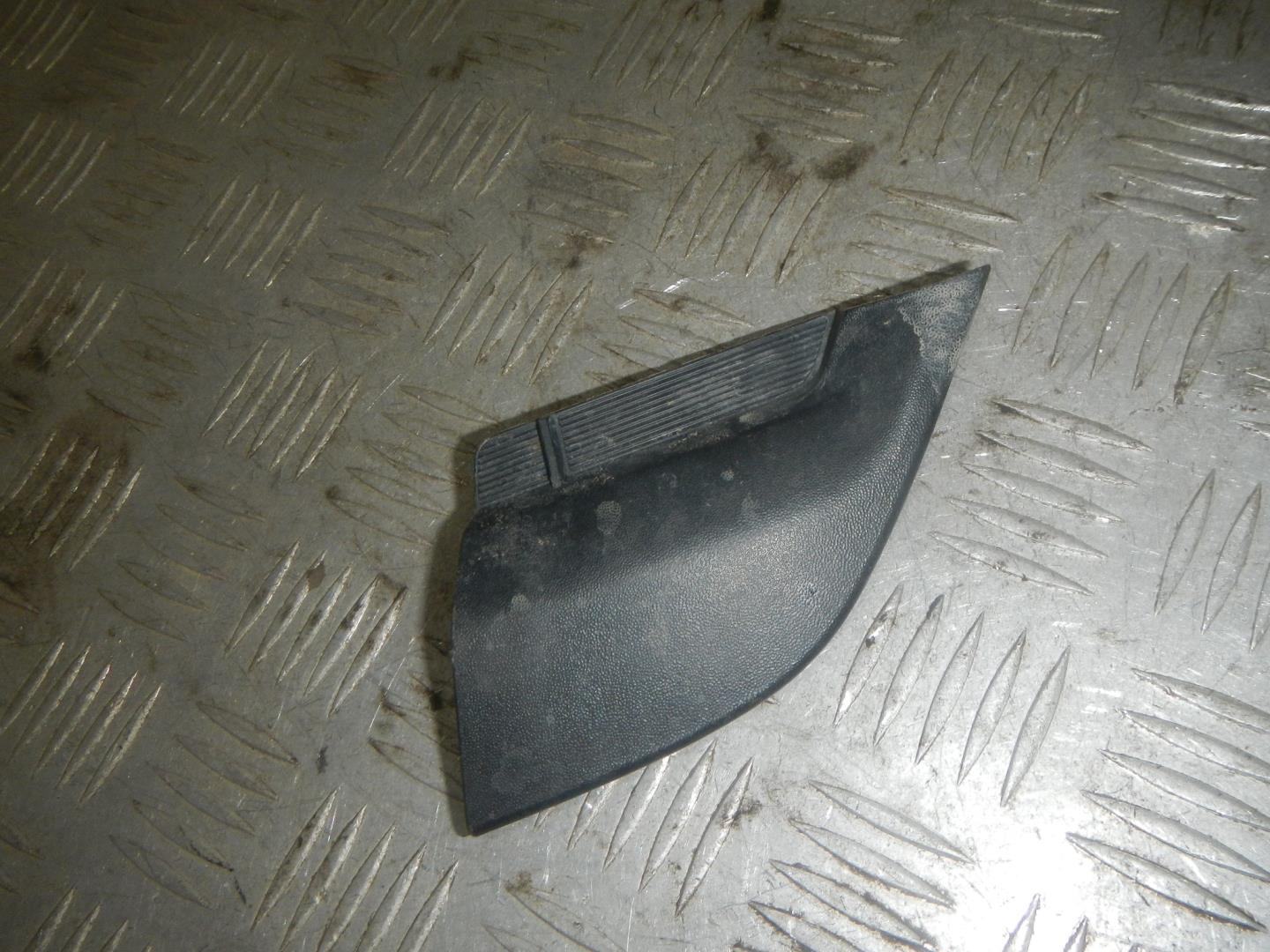 Заглушка буксировочного крюка