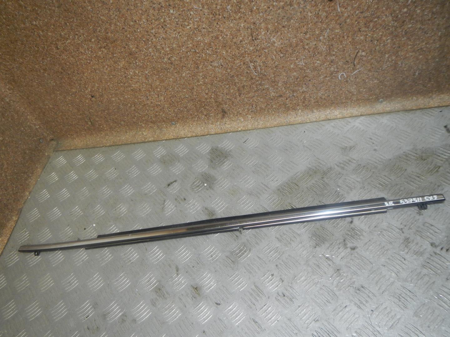 Накладка стекла заднего правого