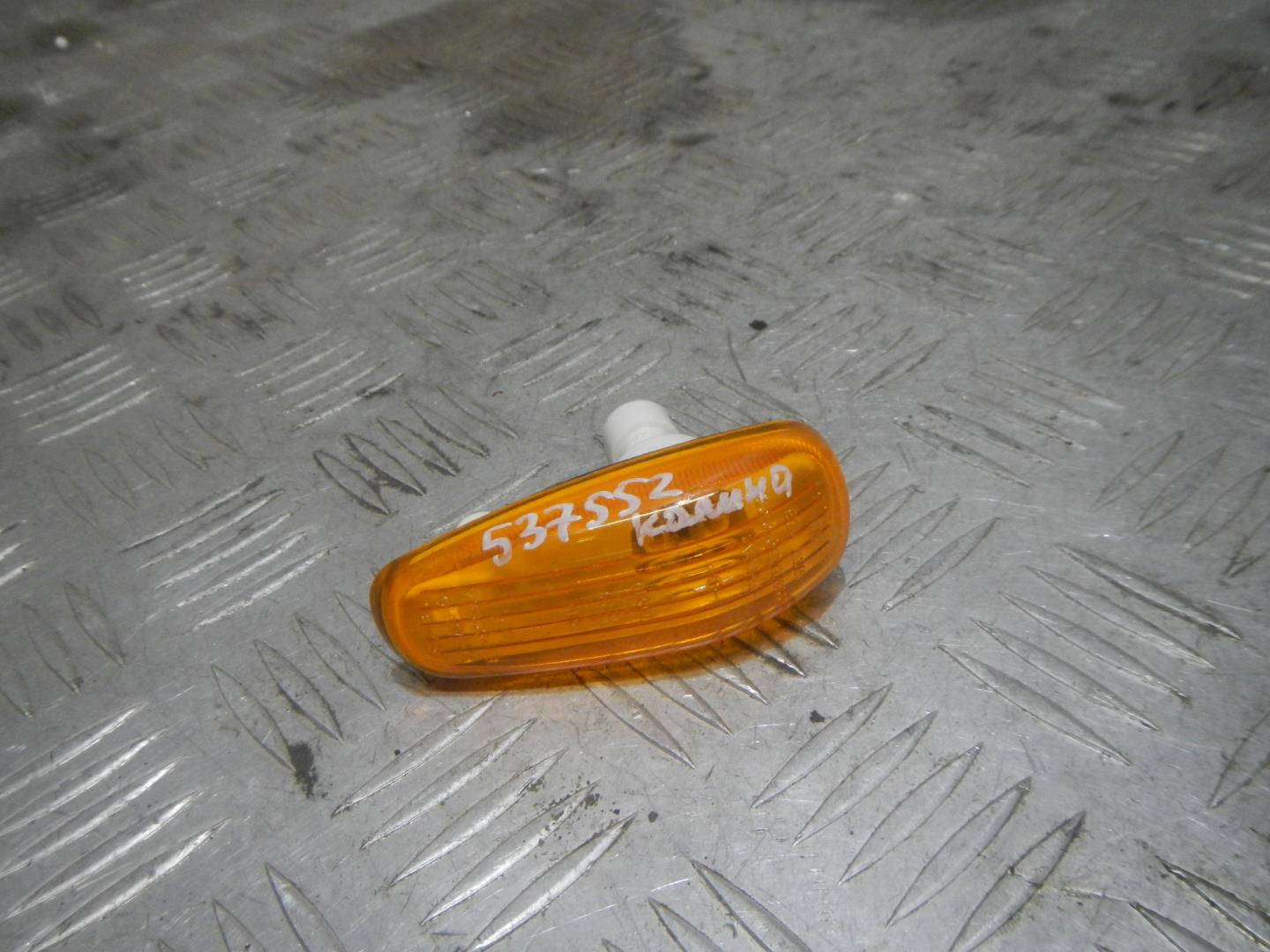 Повторитель на крыло желтый