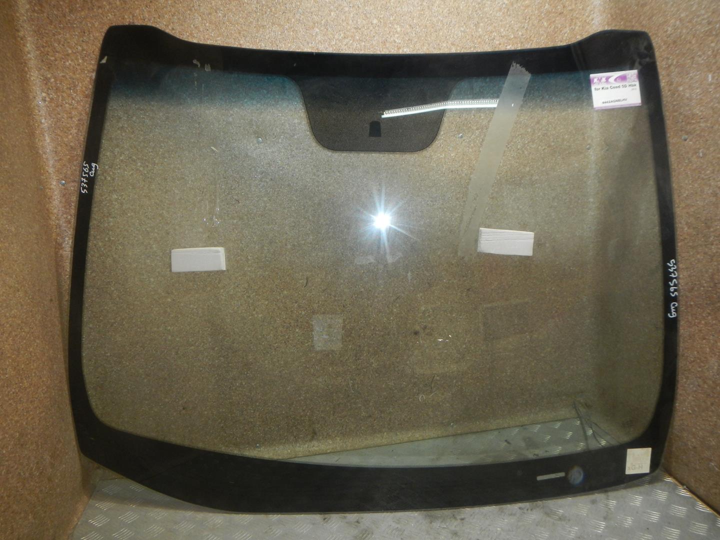 Стекло лобовое (ветровое)