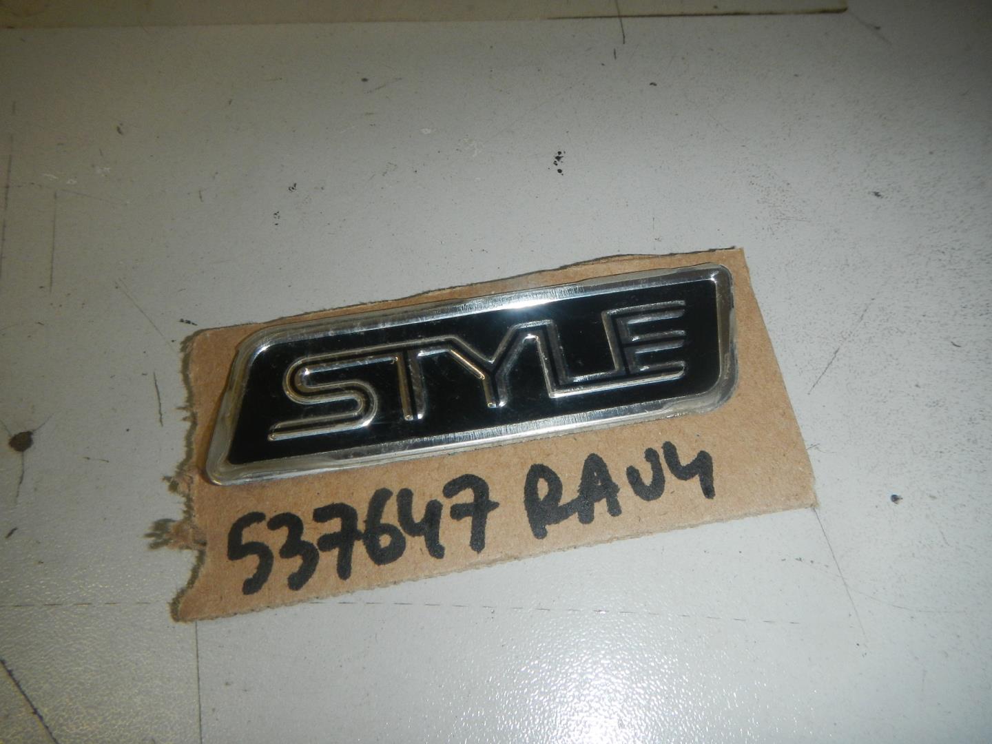Эмблема на крышку багажника
