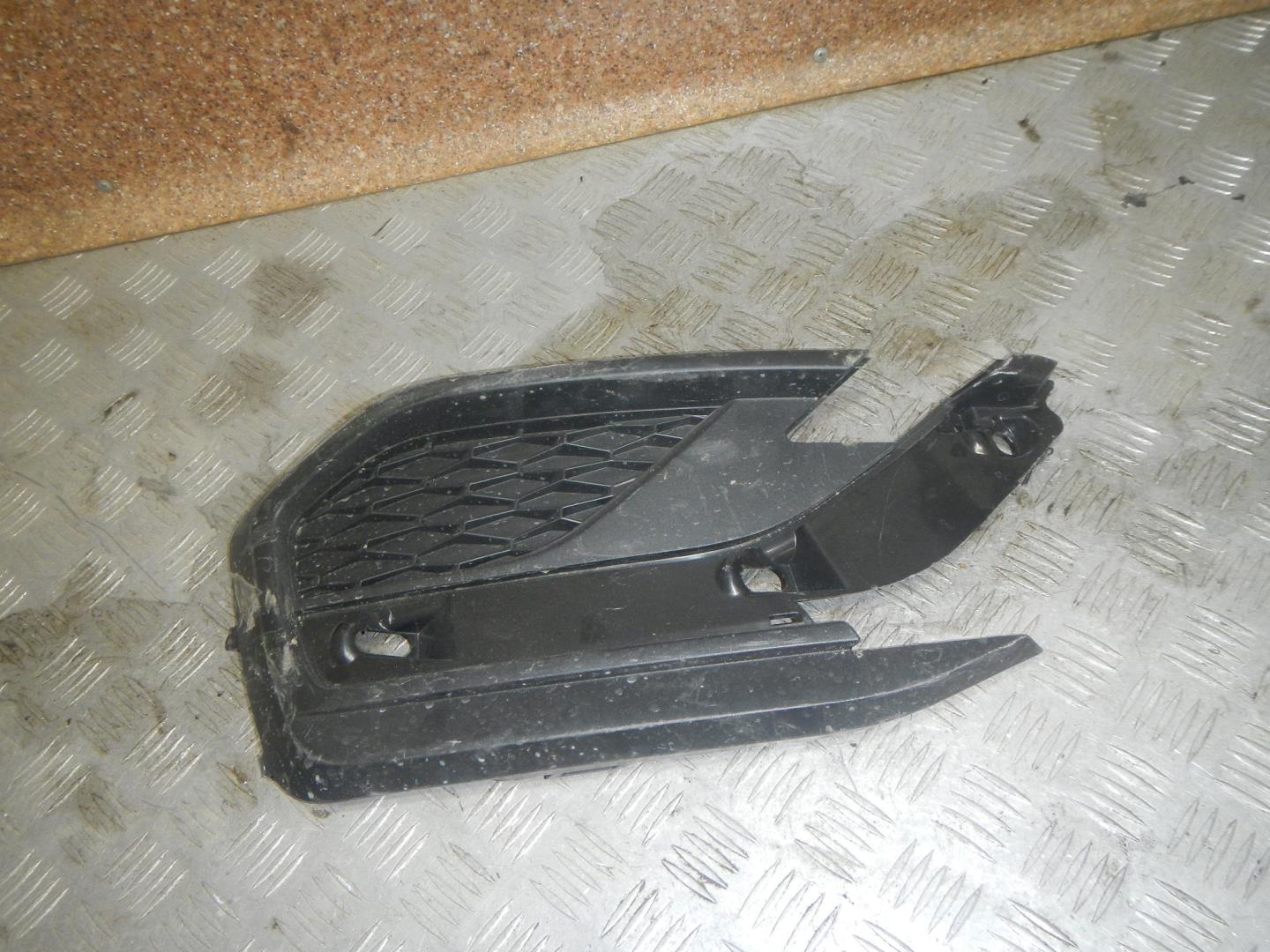 Решетка в бампер правая